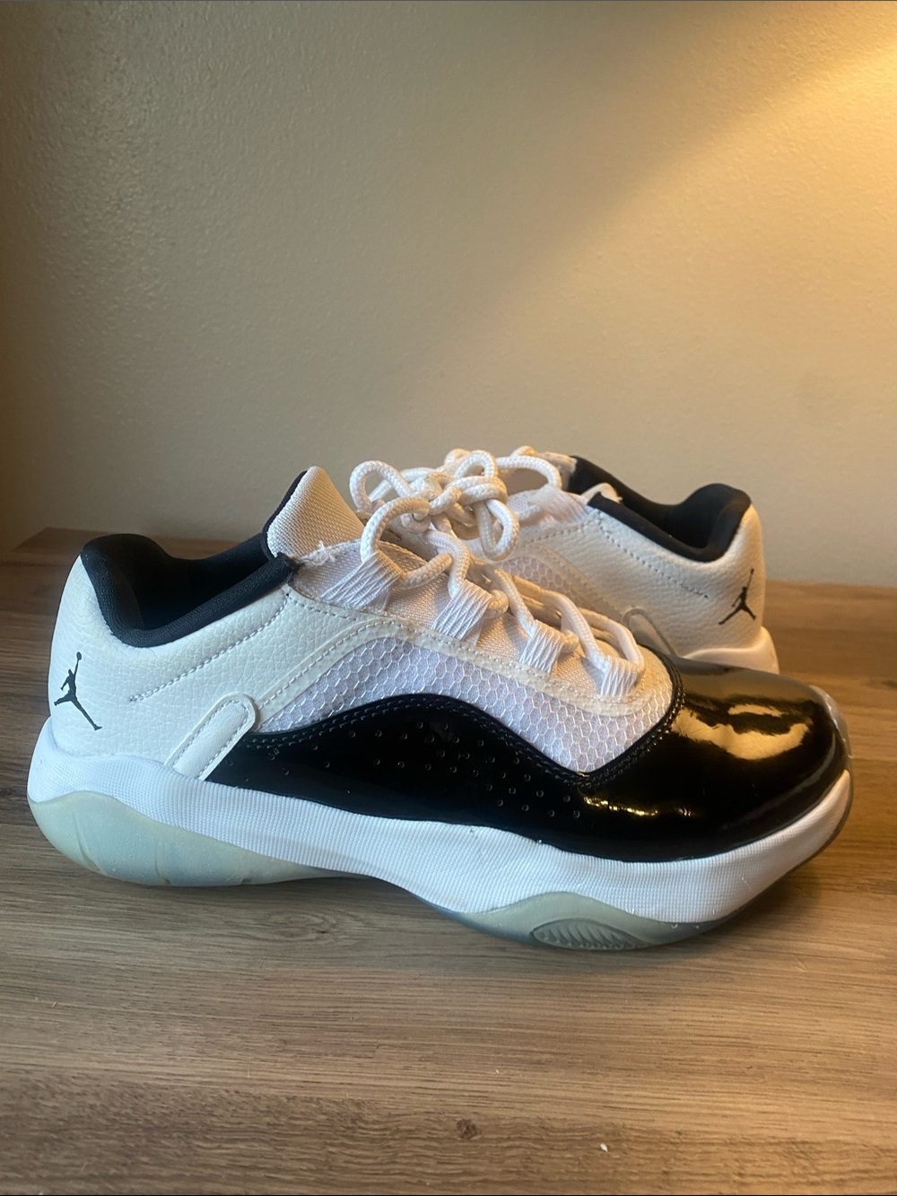 Nike Air Jordan 11 CMFT
Comfort Low Patent Leather
Black White Size 6.5Y (8.5W)